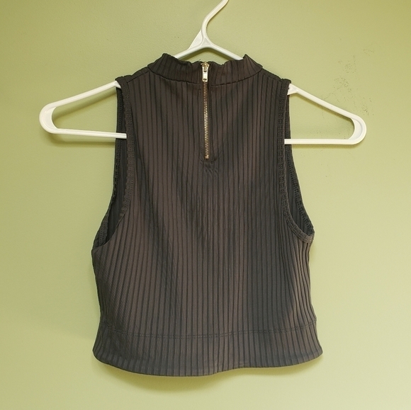 🌿 3/$20 🌿 Sleeveless Ribbed Crop Top Revamped by Sirens Size Small - Picture 2 of 5